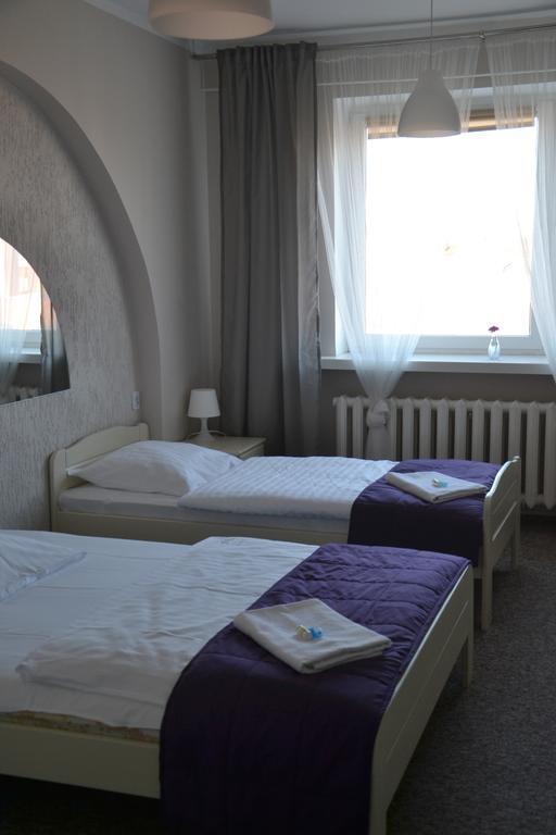 Hotel Pod Debem Zielona Góra Exterior foto